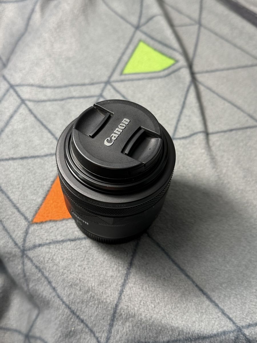 Canon RF 35mm F1.8 STM Lens - Compact & Lightweight Prime Lens