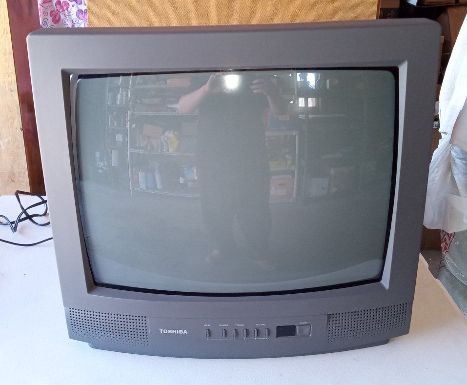 1998 Toshiba CF19H32 19" CRT TV - Perfect for Retro Gaming - Works Great!