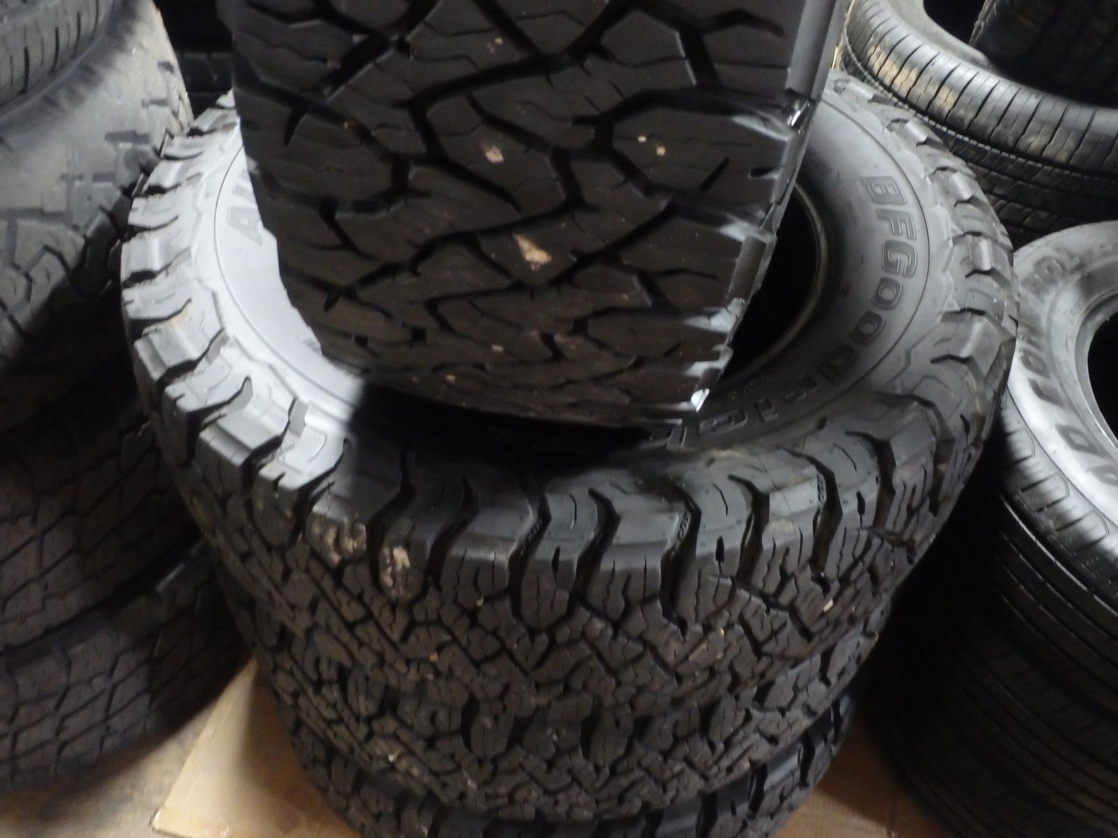 275/65R18 BFGOODRICH ALL TERRAIN T/A KO3 SET OF USED TIRES