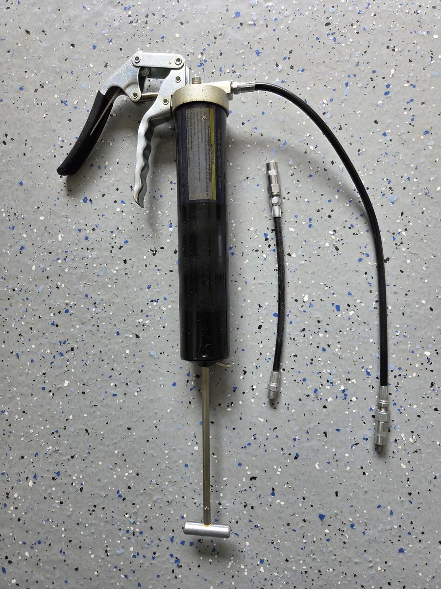 Pistol-Grip Grease Gun with Extra Hose. Grease tube.