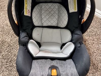 Chicco Infant Carseat and Base