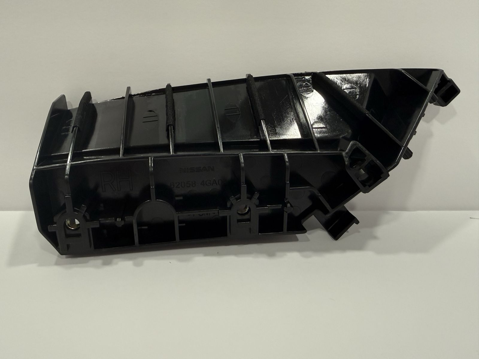 14-24 Infinity Q50 right front bumper stiffener bracket