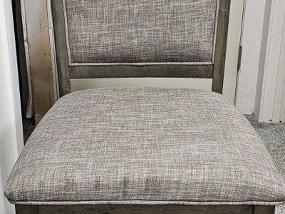 6 person Kitchen table with leaf.