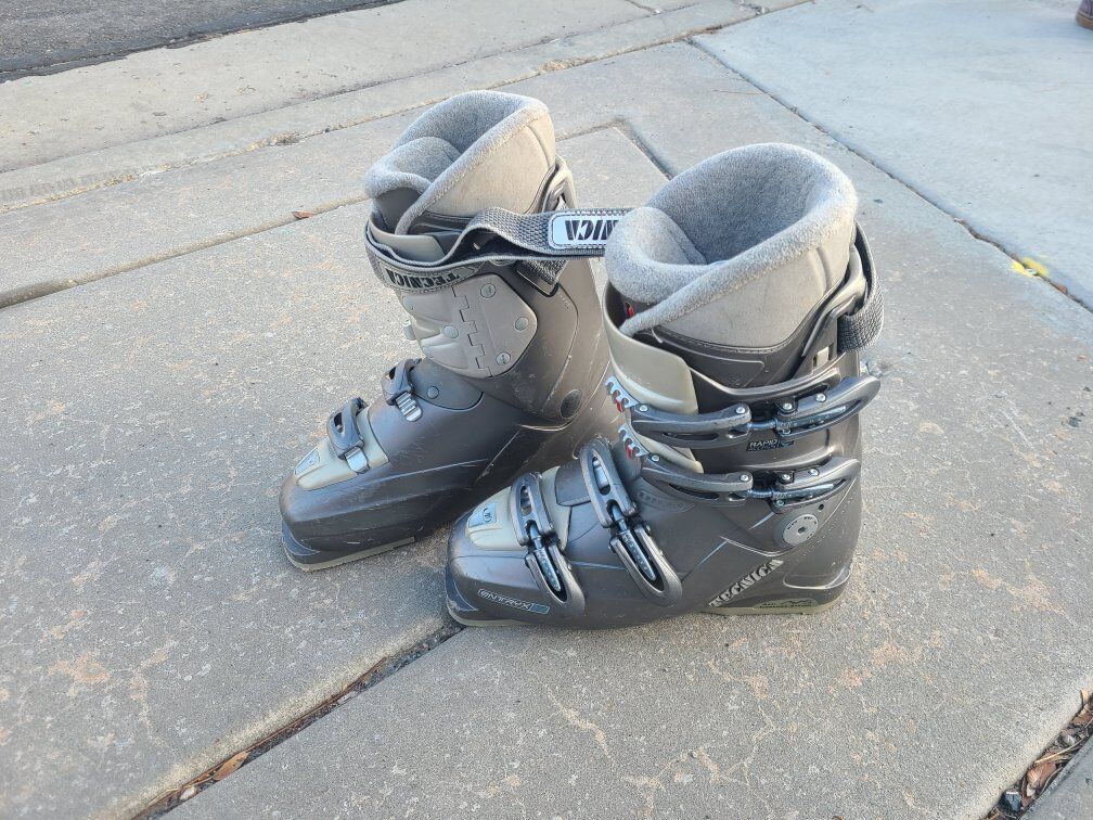 ski boots 26-26.4 men's 8-8.5 women's 9-9.5