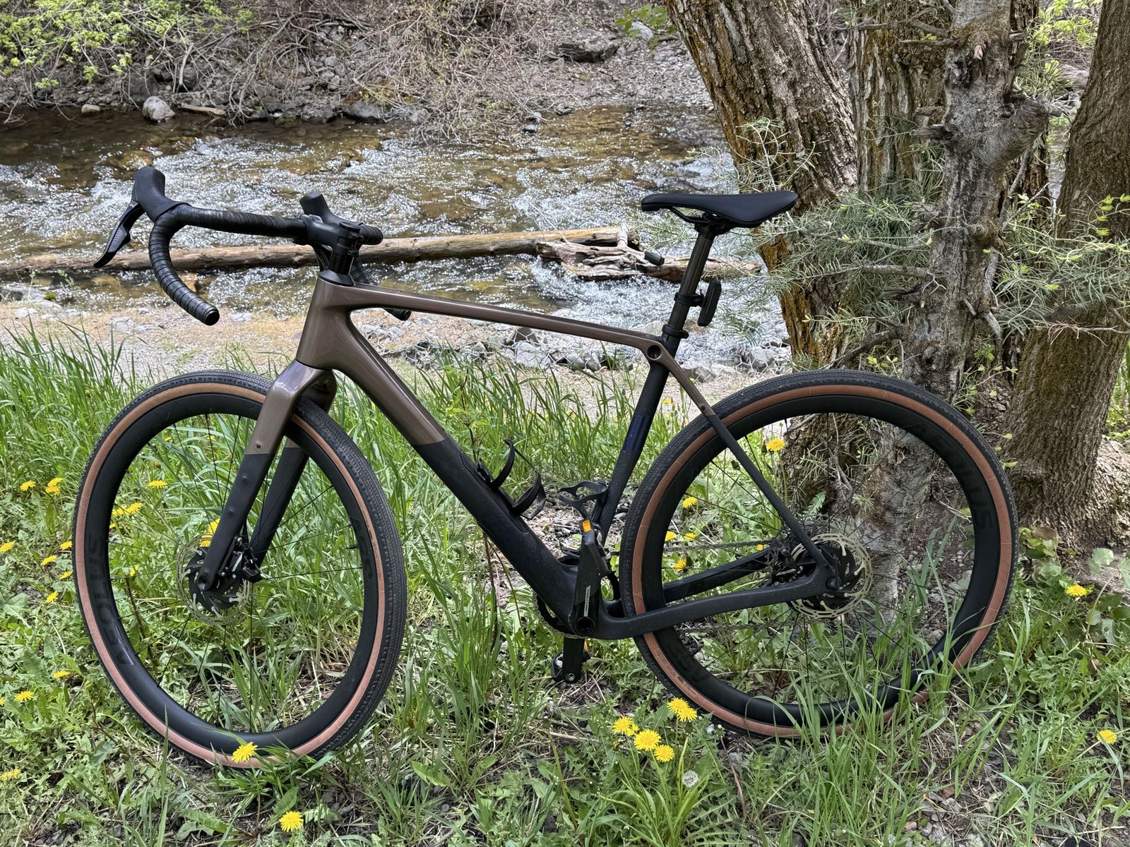 2025 Trek Checkpoint SL7 - Size M/L - less than 100 miles