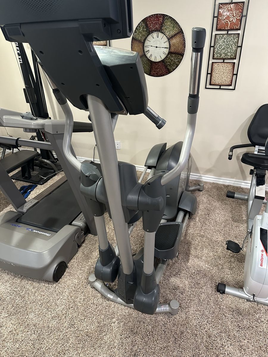 Nautilus Model E-916 Commercial Elliptical