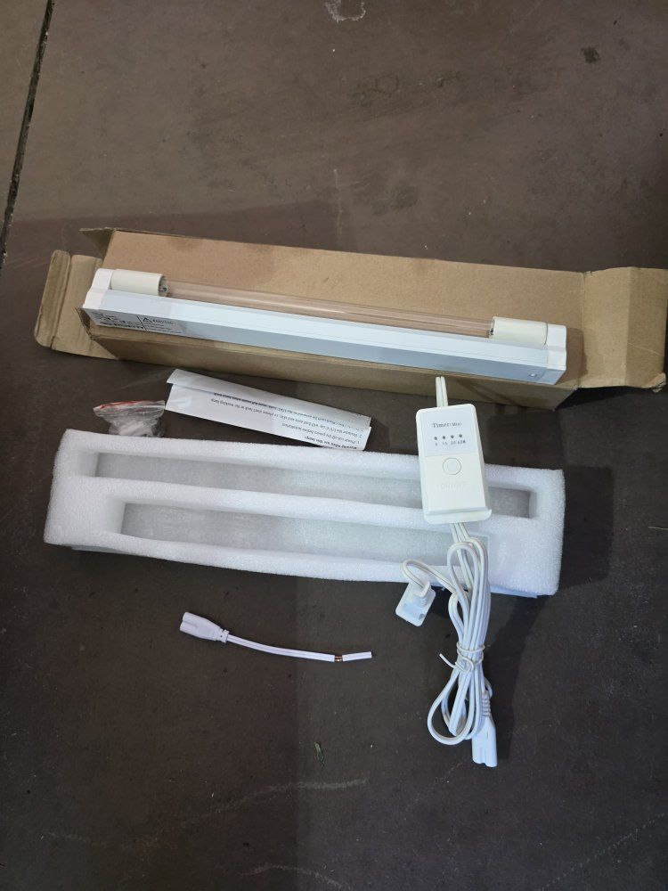 8W T5 Light Fixture w/Safety timer