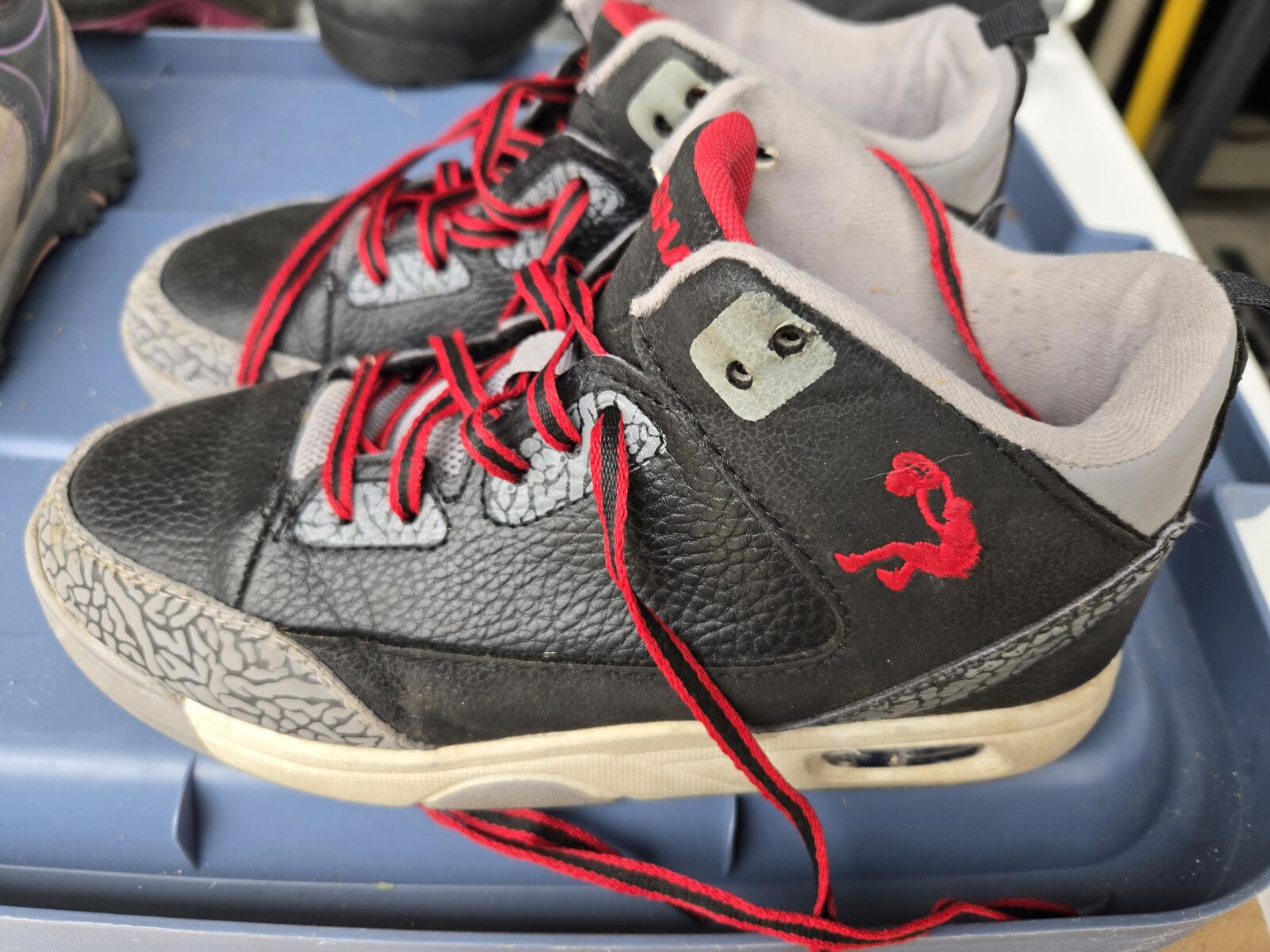 Boys Shaq Basketball Shoes size 5