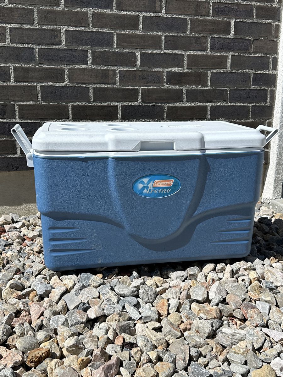 Coleman Xtreme Cooler - Blue/White - Large Capacity for Camping, Picnics, & Outdoor Events