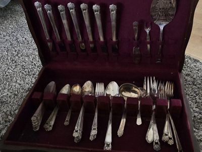 1847 Rogers Bros Silverplated Flatware Set with Wooden Storage Chest