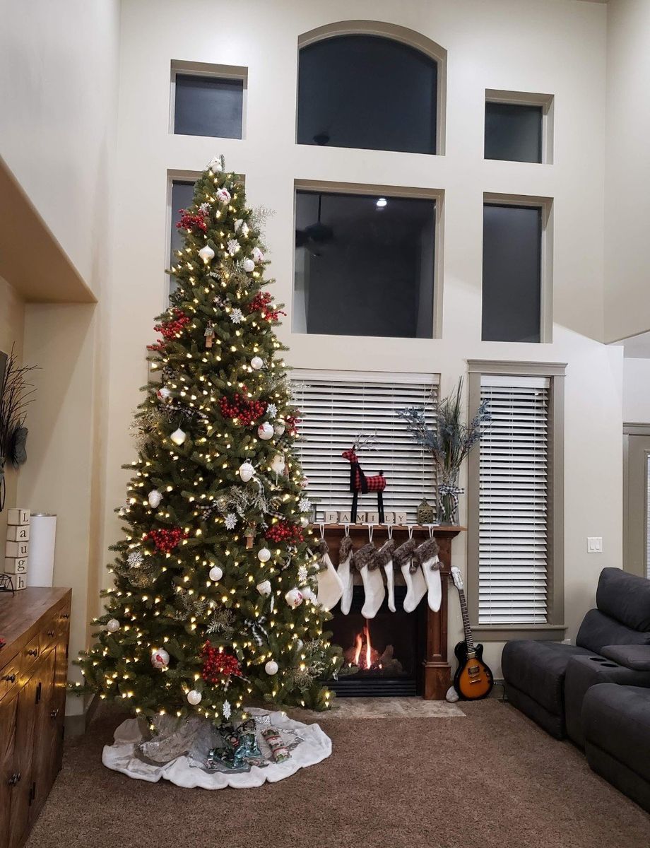 Large Christmas Tree - Pre-lit