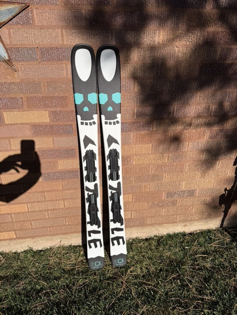 Brand New- Kastle ZX Alpha 129cm Kids Skis