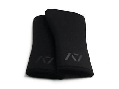A7 Rigor Mortis Hourglass Knee Sleeves - Stealth Black, Size M, Stiff Neoprene for Lifting