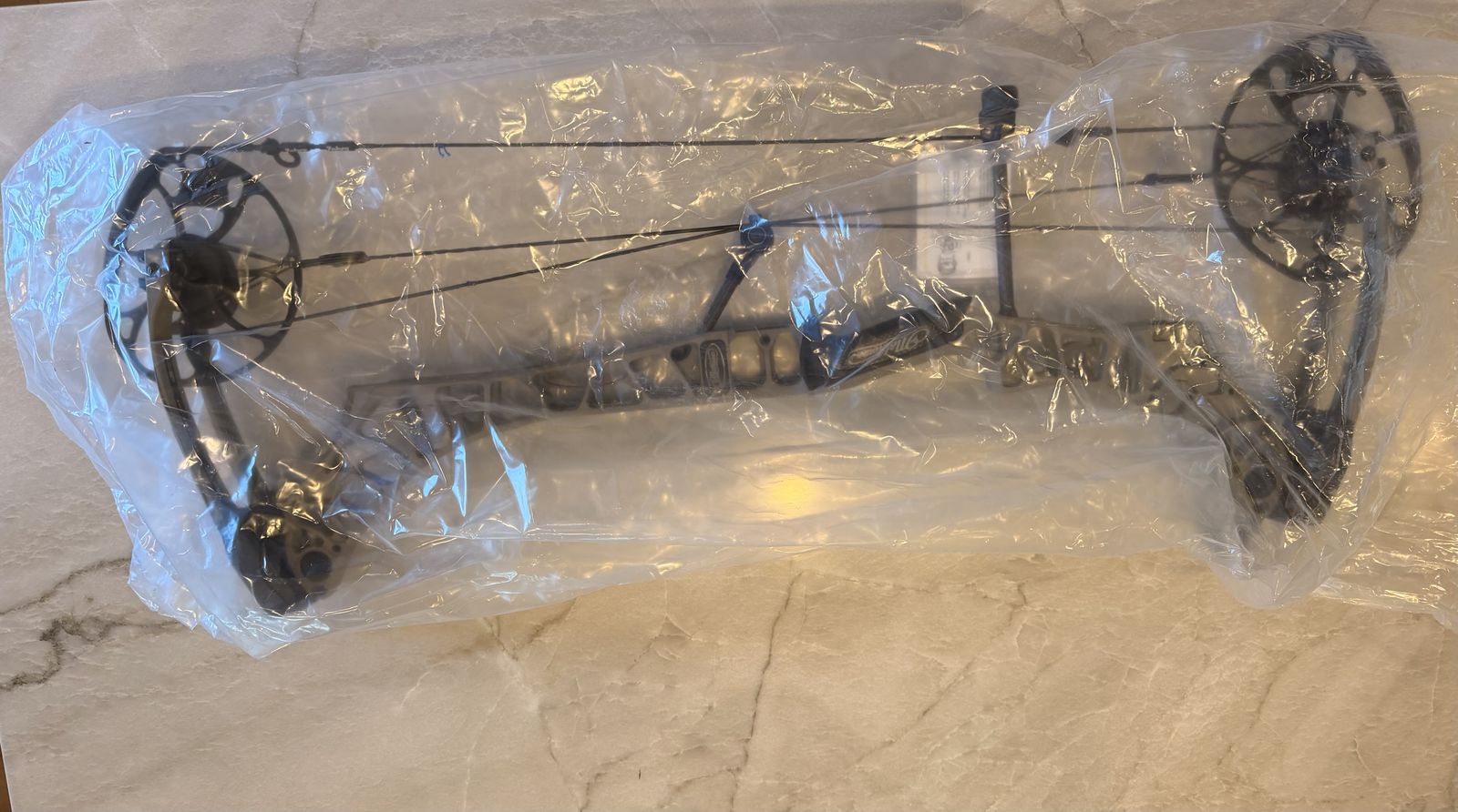 Mathews V3X 29 Compound Bow - 29” 70lb RH - Shipping Damage