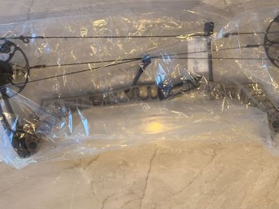 Mathews V3X 29 Compound Bow - 29” 70lb RH - Shipping Damage