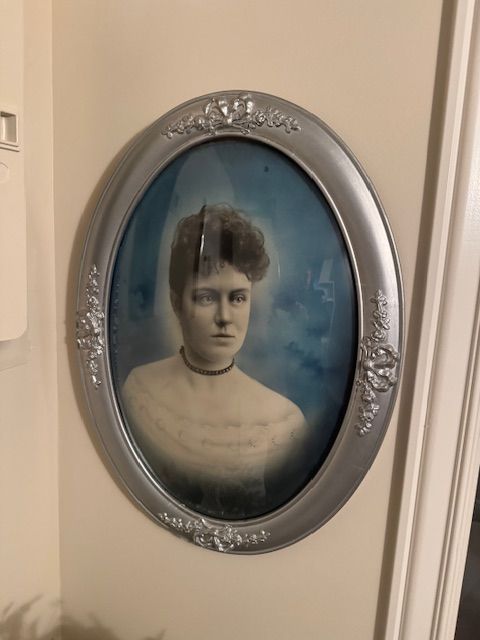 colored retouched photo woman 19th early 20th century