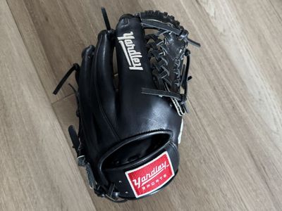 Yardley black 12 inch baseball glove
