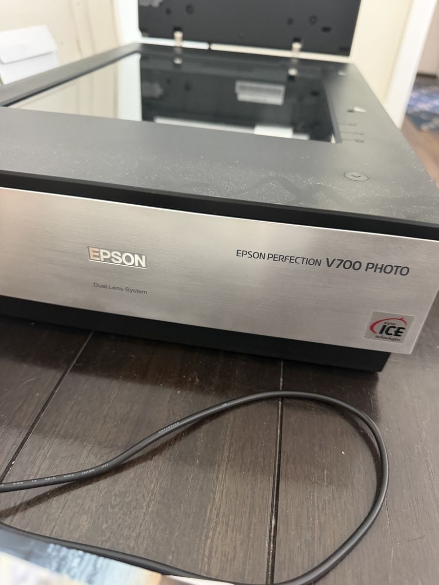 Epson Perfection V700 Photo Scanner Dual Lens System for Film