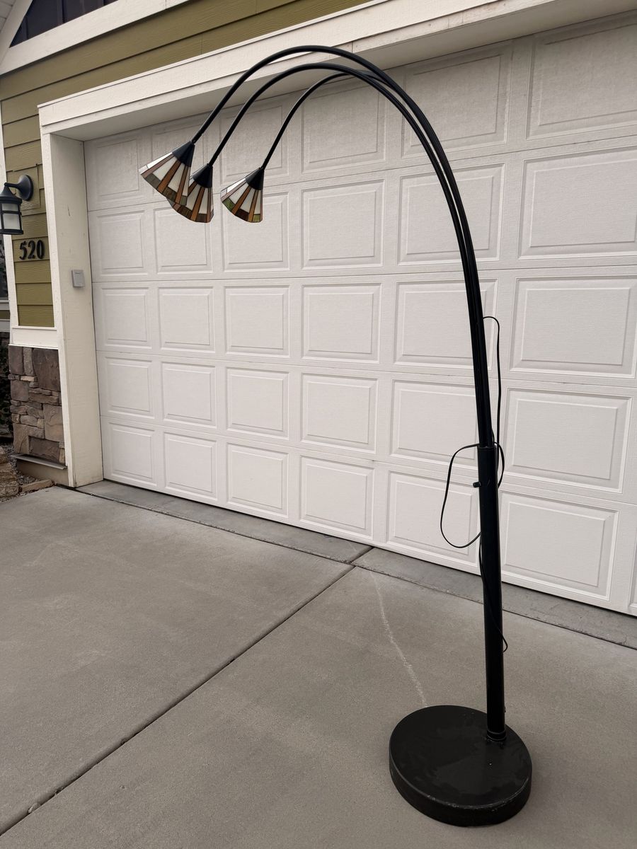 3-Arm Arc Floor Lamp with Stained Glass Style Tiffany Shades