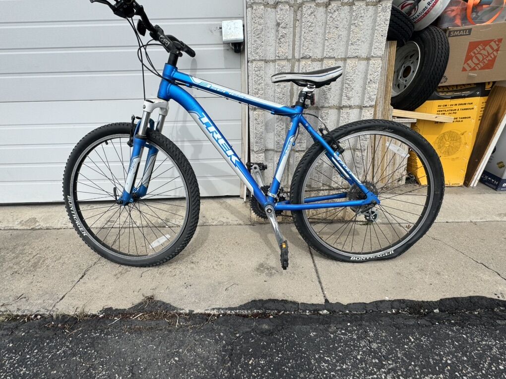 Trek Mountain Bike – Front Suspension Small/Medium