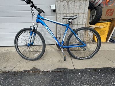 Trek Mountain Bike – Front Suspension Small/Medium