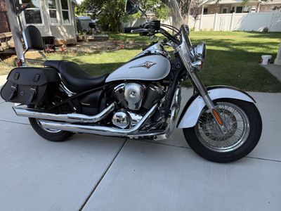 Kawasaki Vulcan 900 Cruiser Motorcycle