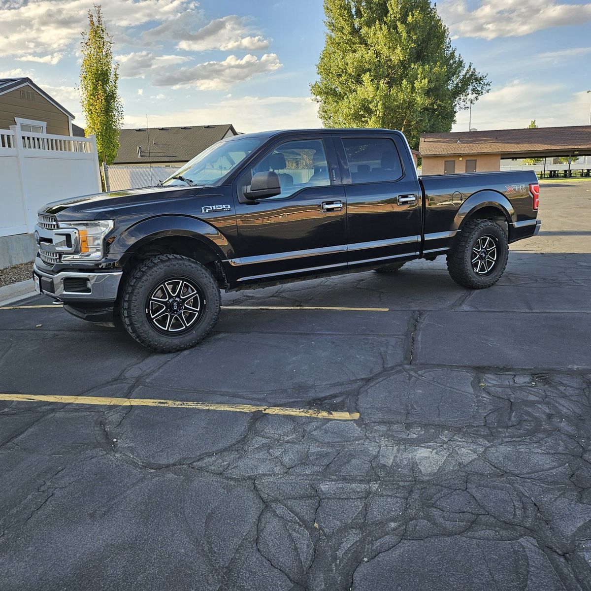 Ford F-150 XLT 4WD Crew Cab Black Truck