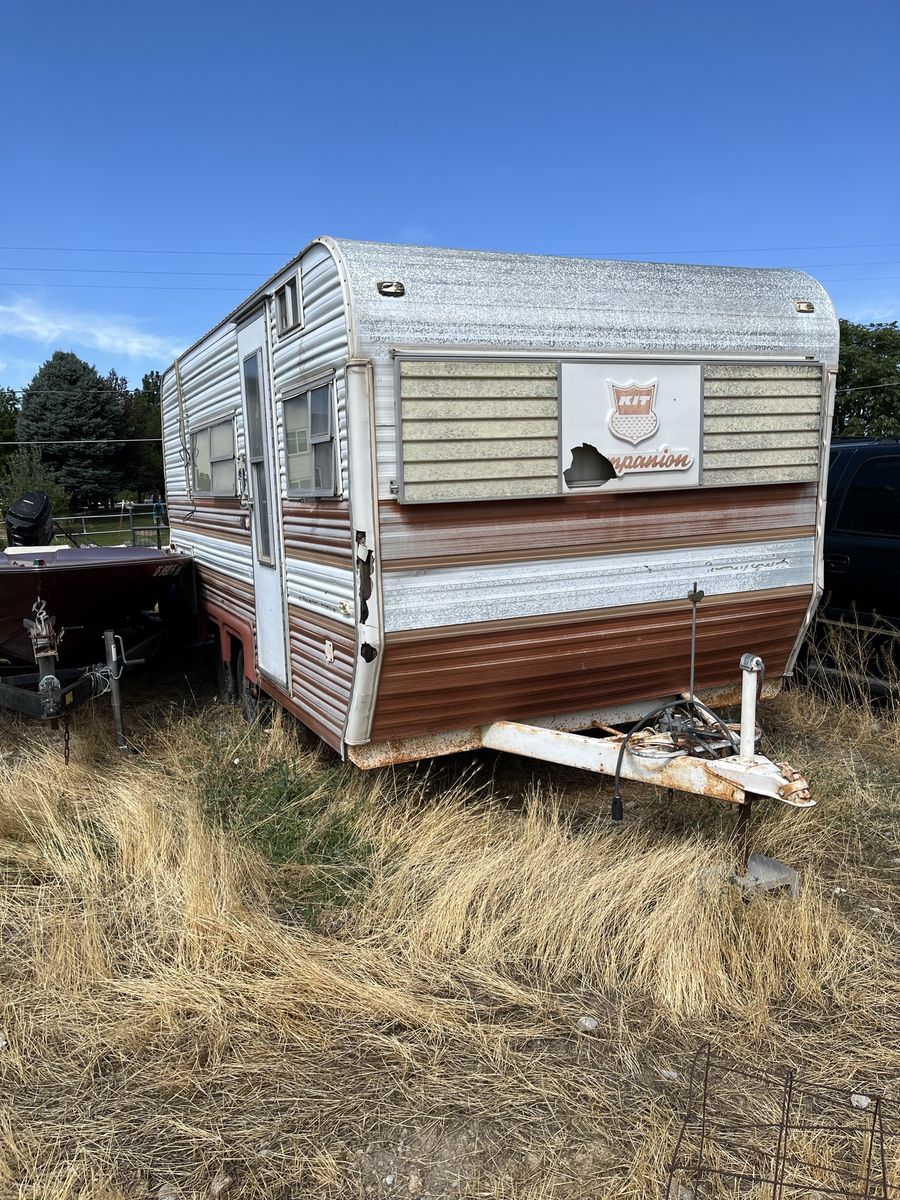 Camping trailer