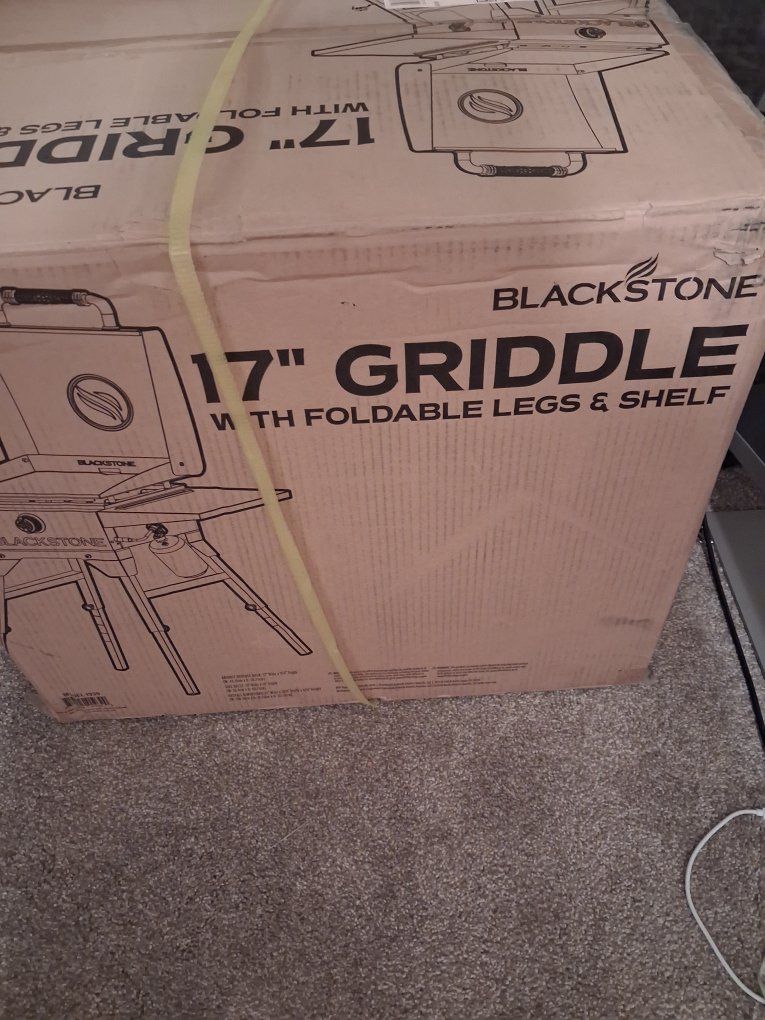 New still in box 17" Blackstone griddle with foldable legs & shelf.