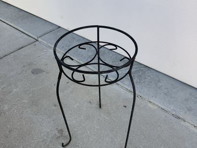 Black metal plant stand 21” T X 11” W