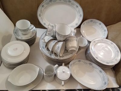 Noritake Blue Hill 2482 Dinner Set for 12