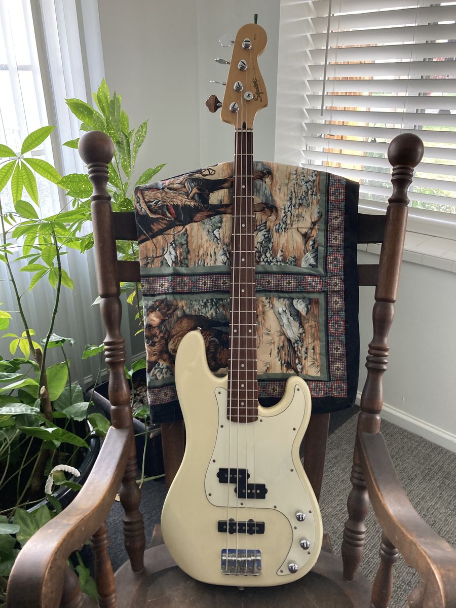 Fender Squire Precision bass