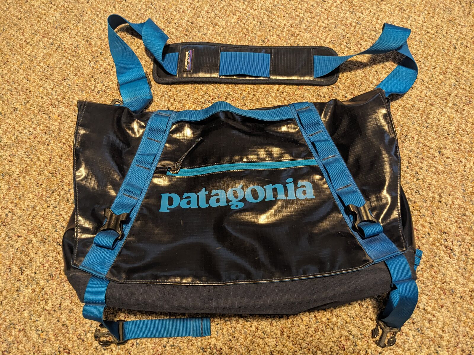 Patagonia Black Hole Messenger 24L Bag Black/Blue
