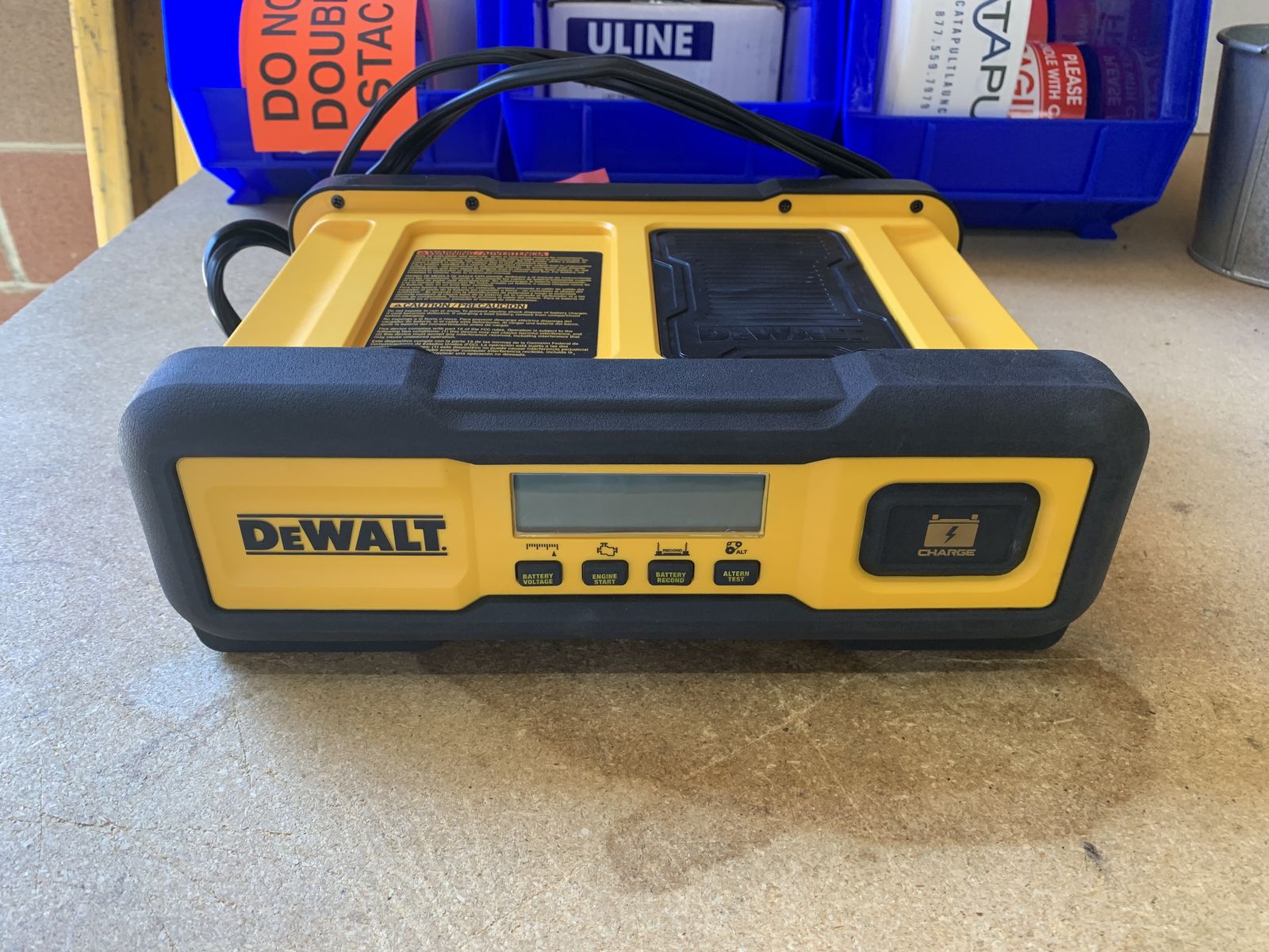 DEWALT 100-Amp Car Battery Charger/ Car Battery Maintainer