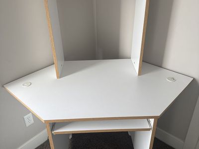 Corner desk. Like new