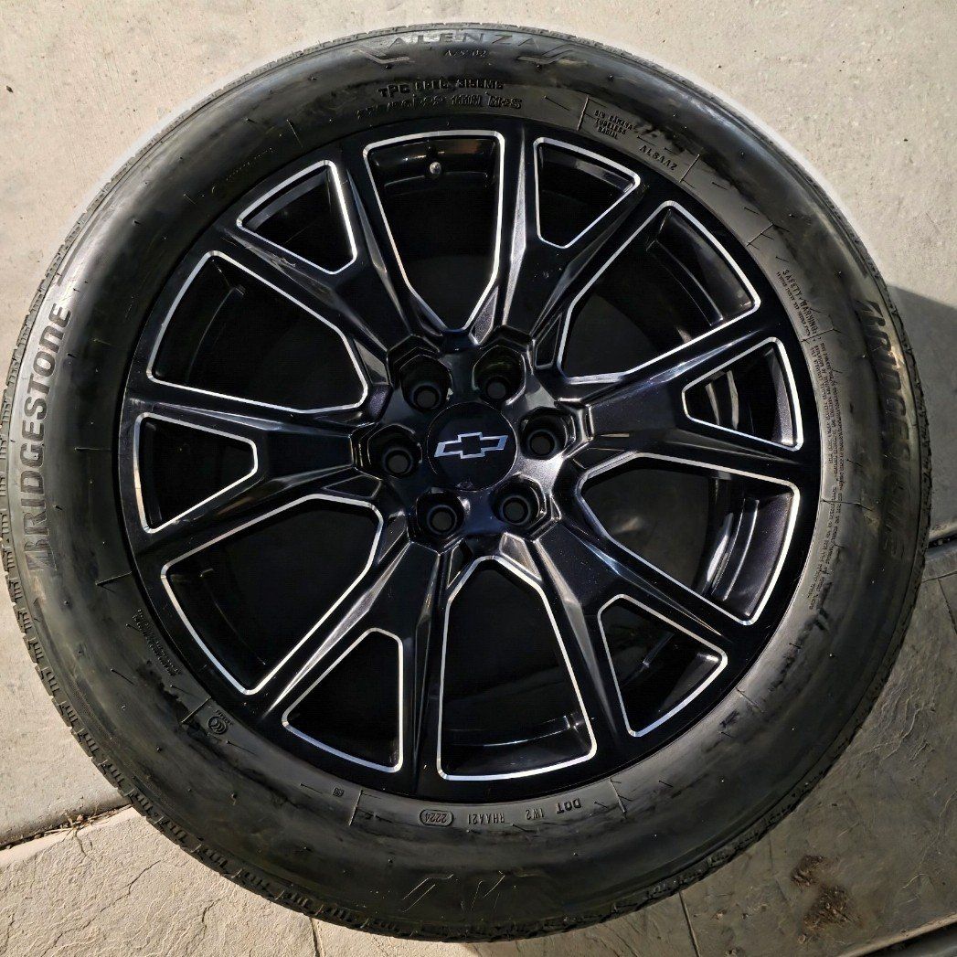 2025 Chevy Silverado High Country 22 Wheels Tires