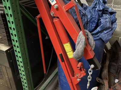 Folding crane