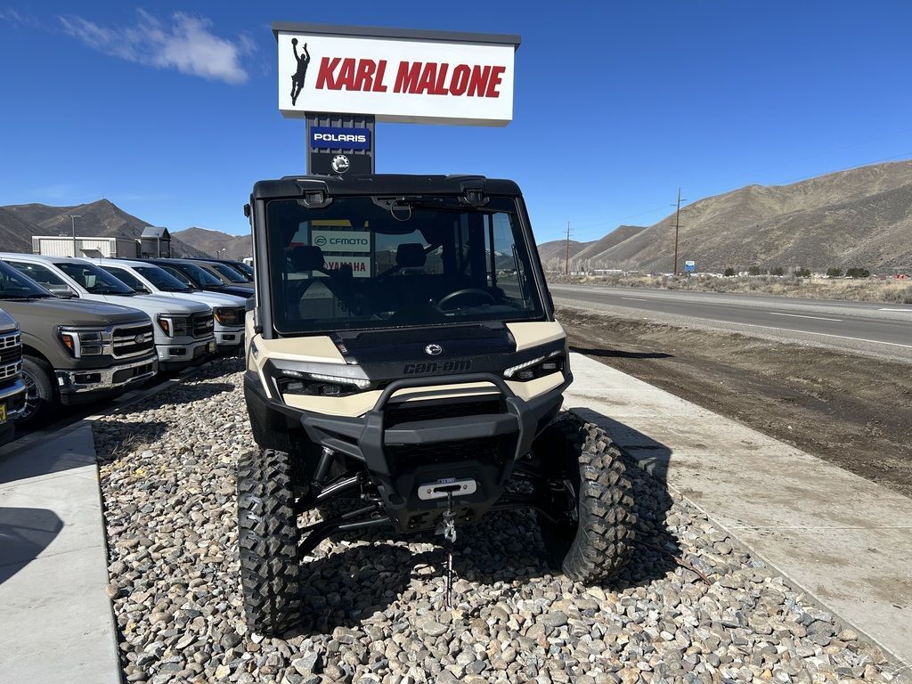 2026 Can-Am® Defender MAX Limited HD11 Desert Tan & Carbon Black