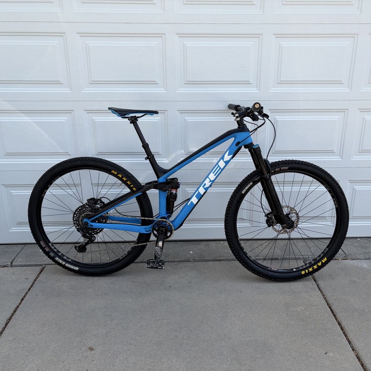 Trek Fuel EX 9.8 M/L Carbon Mountain Bike 29 Project One Blue