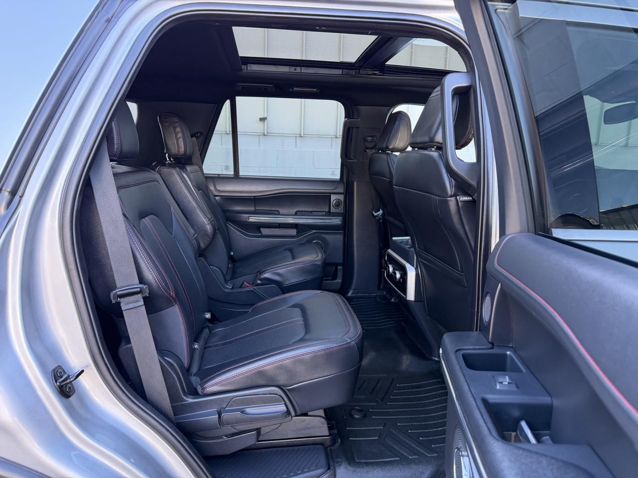 Main image 7