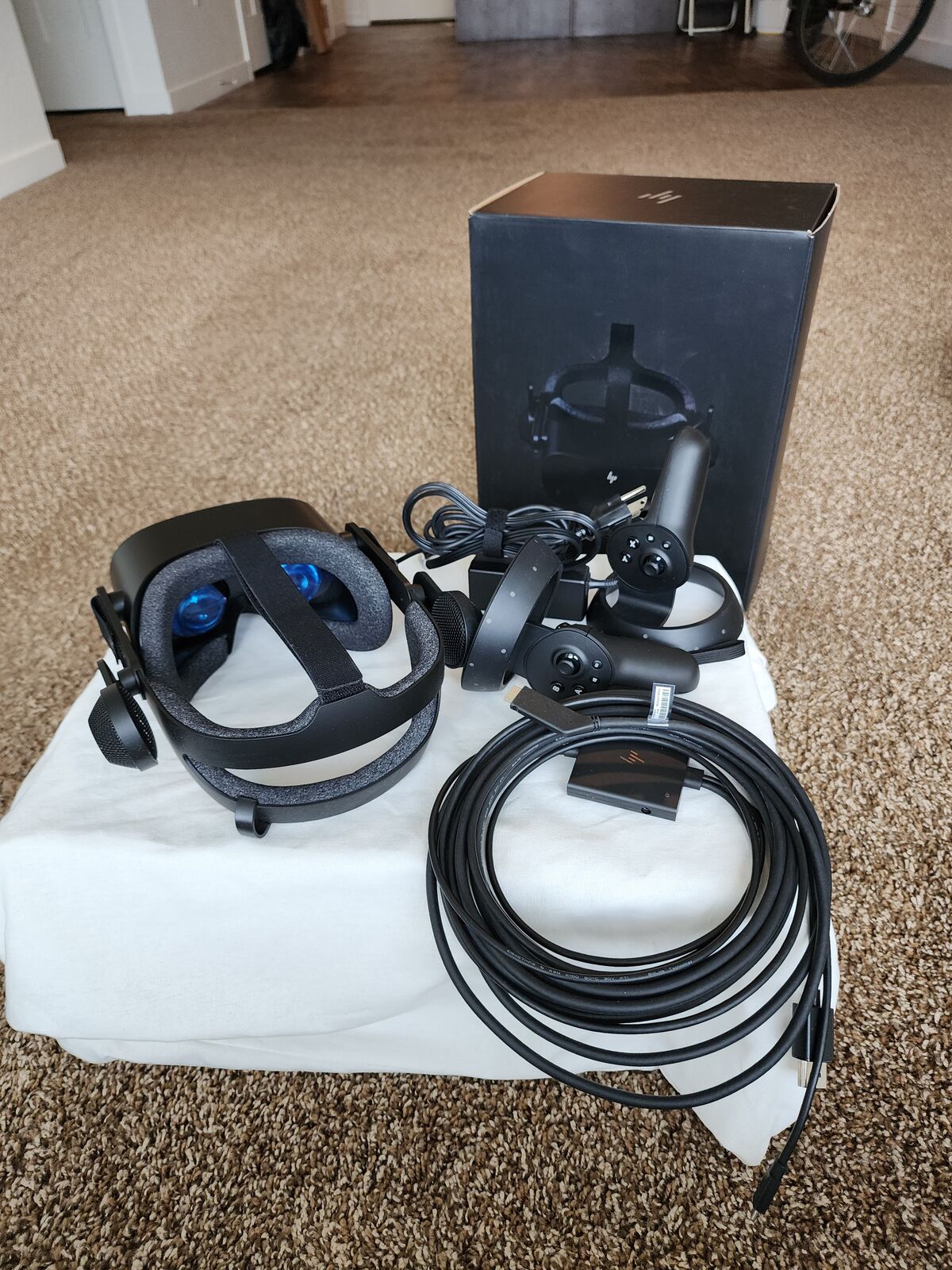HP Reverb G2 Virtual Reality Headset and Controllers