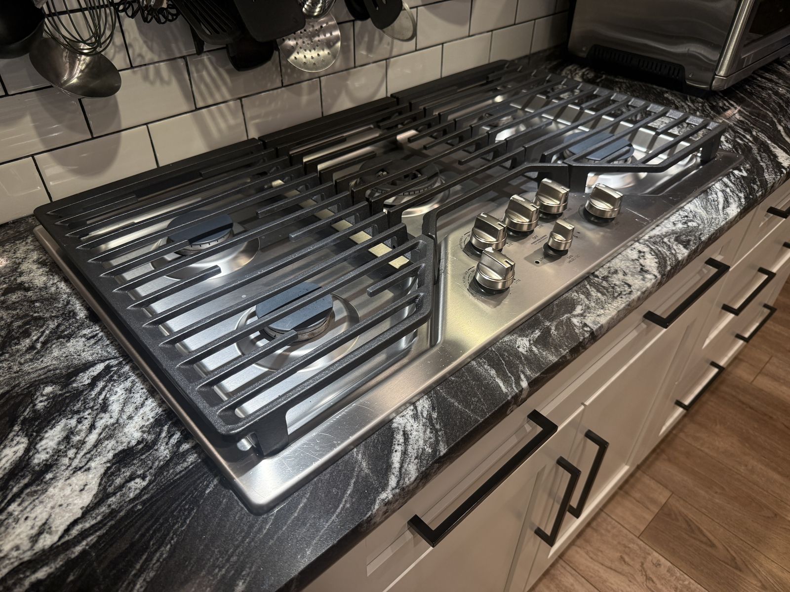 GE 36 inch 5 Burner Gas Cooktop