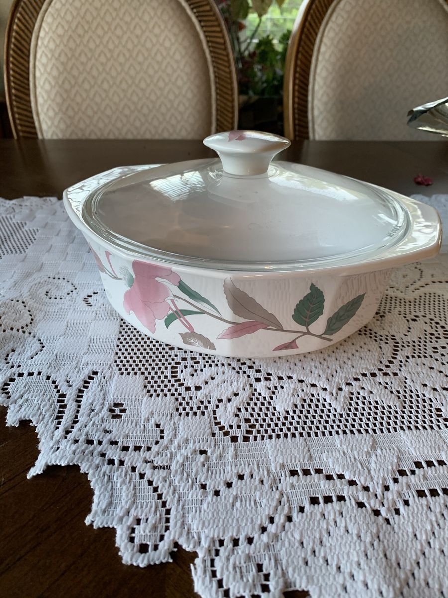 Vintage Miikasa Floral Casserole Dish with Lid    Patern AA009 White Pink Green