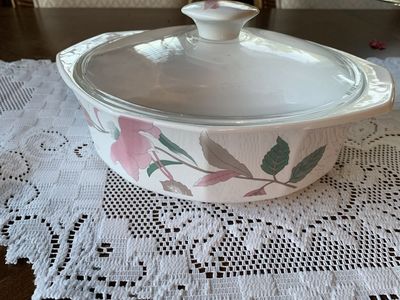Vintage Miikasa Floral Casserole Dish with Lid Patern AA009 White Pink Green