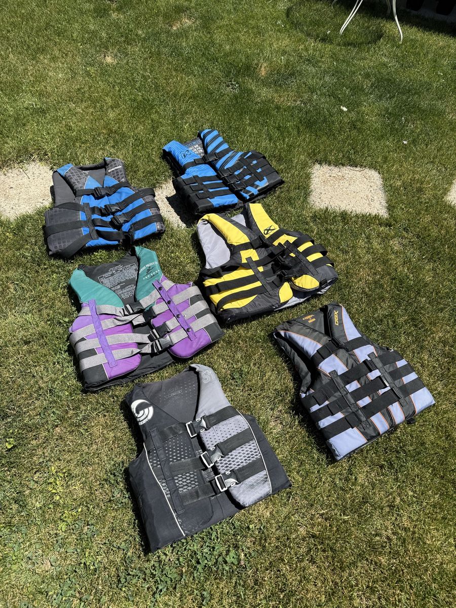 Life Vests /  Jactets   ( adult )