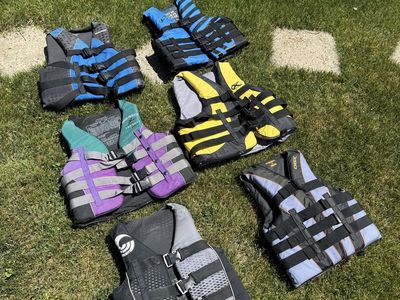 Life Vests / Jactets ( adult )