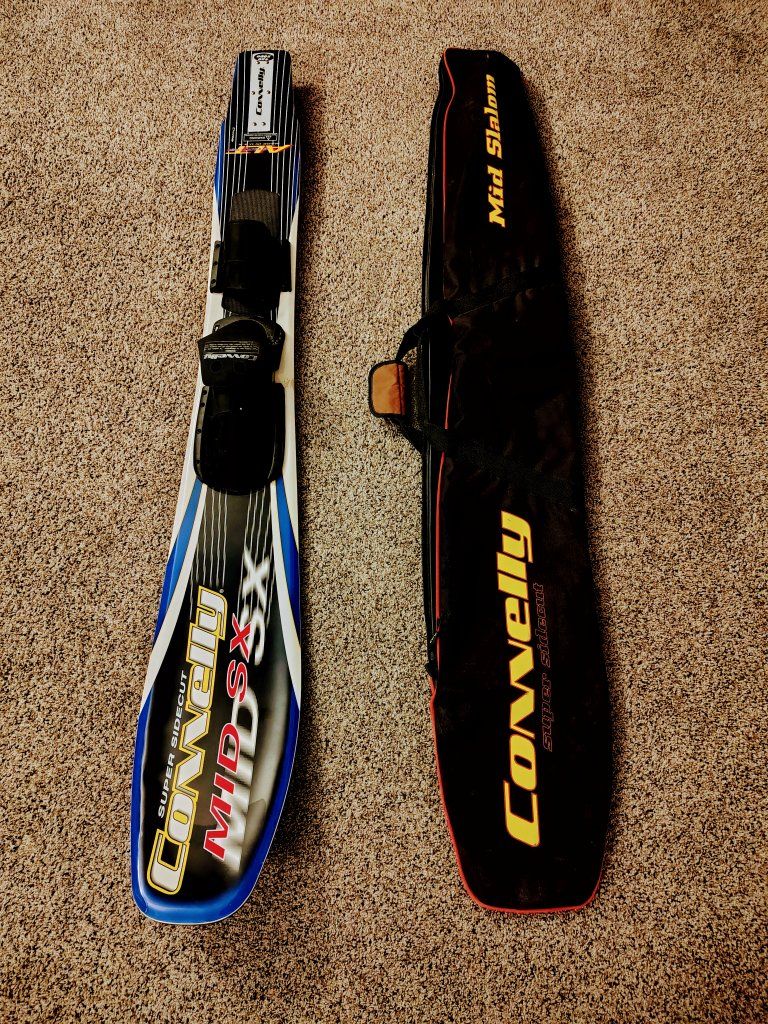 Connelly mid - sx slalom water skip with bag