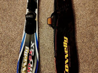 Connelly mid - sx slalom water skip with bag