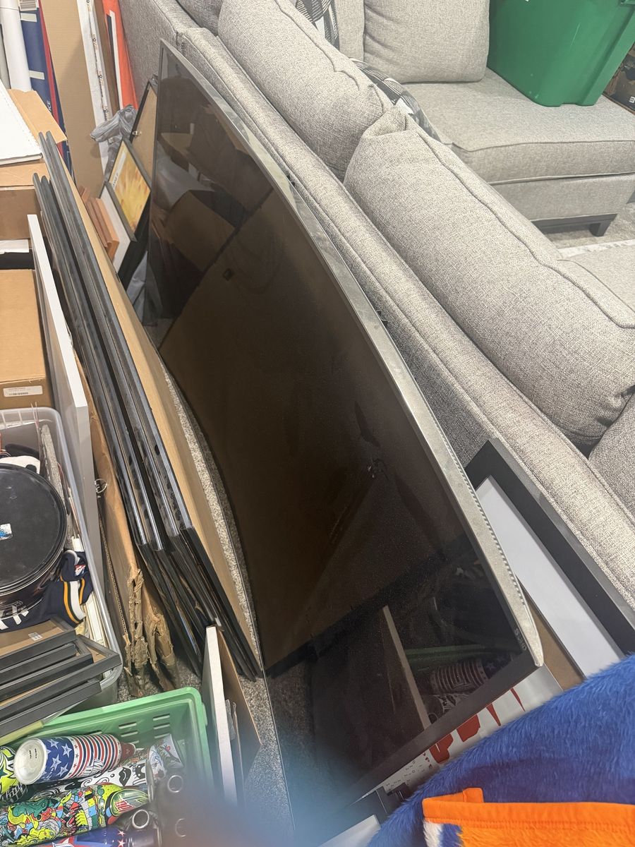 Free curved TV