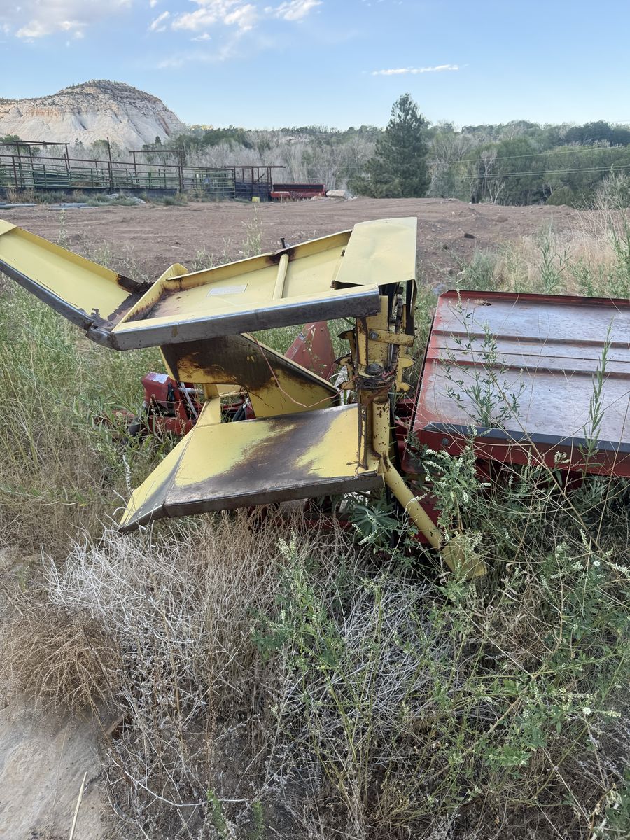 New holland bale wagon